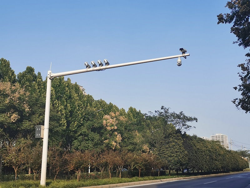 马路监控杆